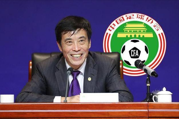 她怎么能不记得那片树林呢？当年那可是学校许多野鸳鸯们幽会的圣地，自己和萧常坤也来过很多次。